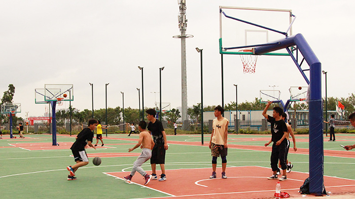  珠海市香洲區金鐘小學攜手安裝埋地獨柱籃球架項目完成 