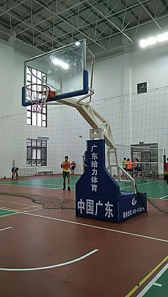  江門臺山市一中安裝液壓籃球架工程案例 